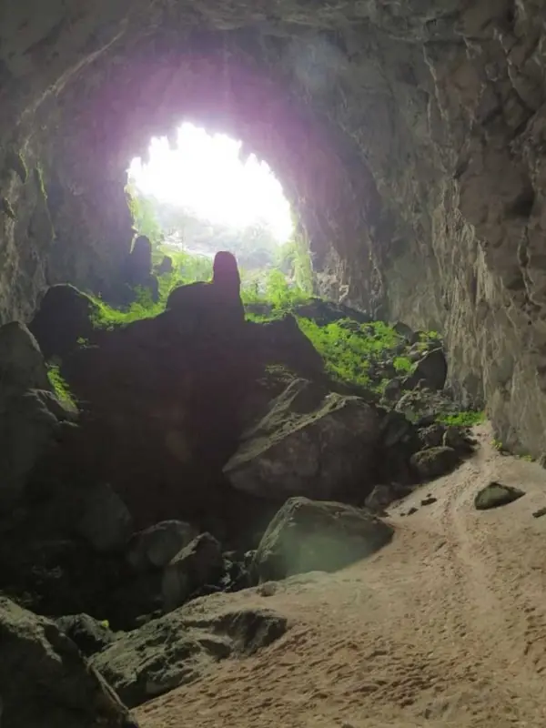 El vio un hueco en la montaña Lo q encontro es increible