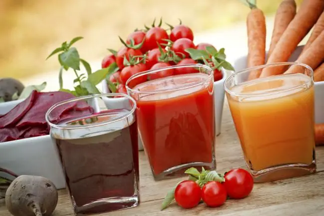 12 bebidas que tienes en casa y no tenías idea que adelgazan