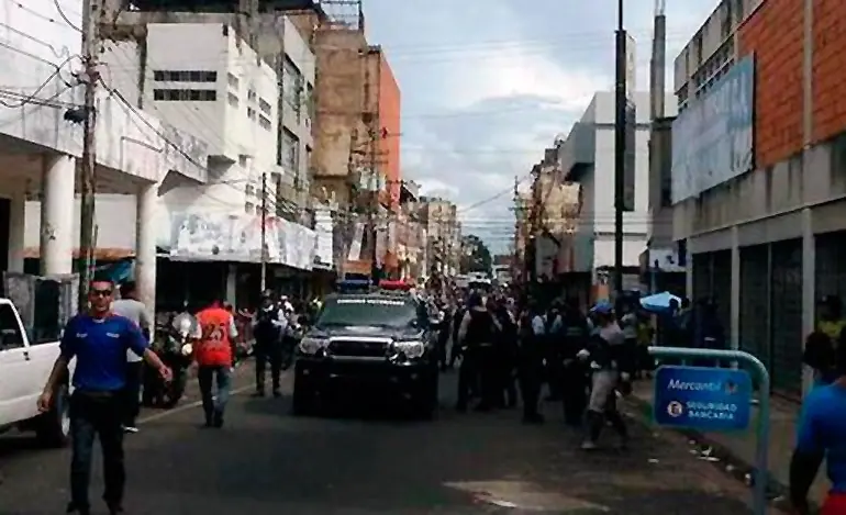 Venezuela: Saqueos dejan un muerto y 27 detenidos