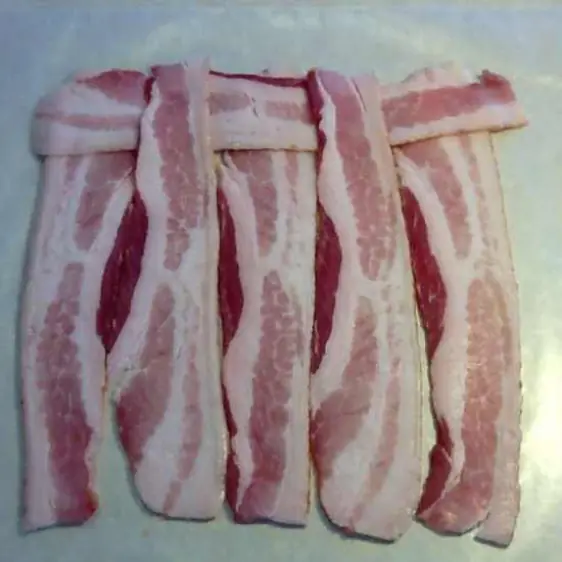 Haz una bomba de beicon rellena de carne
