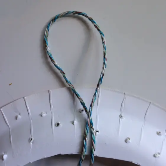 Haz una bonita corona con sombrillitas de papel