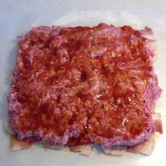 Haz una bomba de beicon rellena de carne