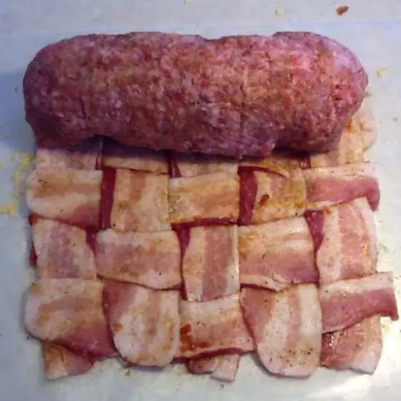 Haz una bomba de beicon rellena de carne