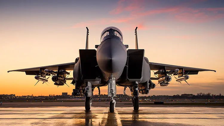 Los 10 gigantes tecnológicos que más material bélico venden