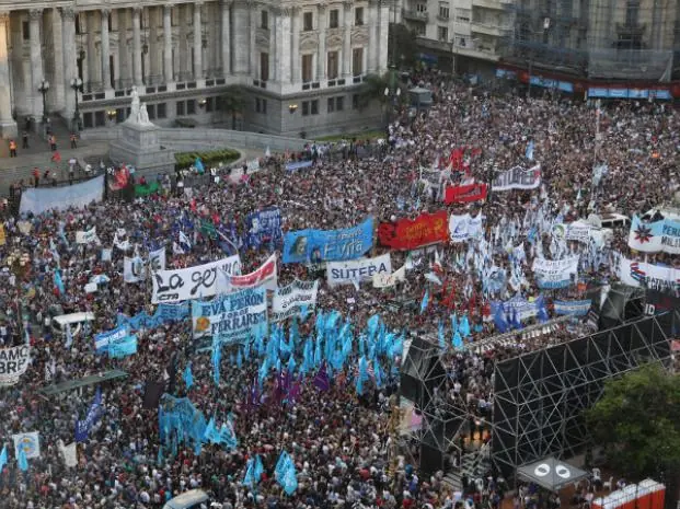 indignado, justo vos hablas de devaluacion y crisis?.