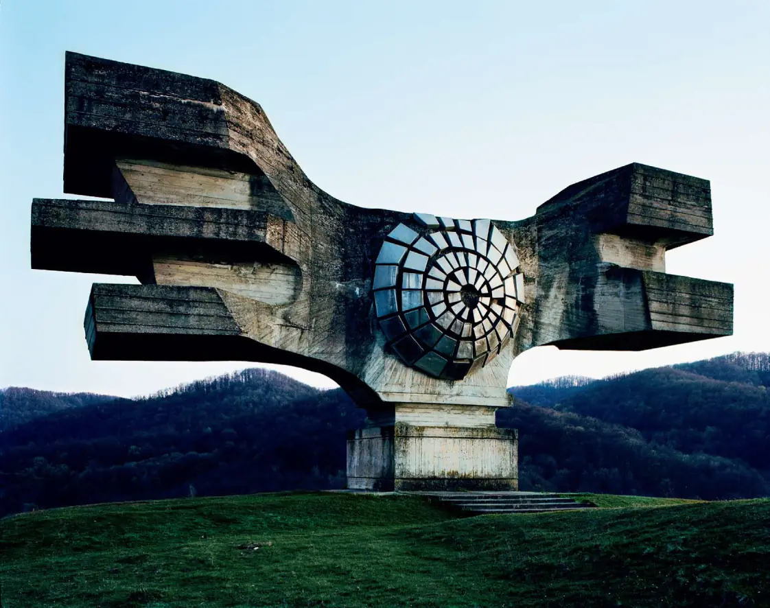 Monumentos abandonados de la era Soviética.