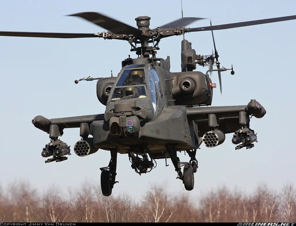 Helicóptero militar de EEUU escolta caravana del EI