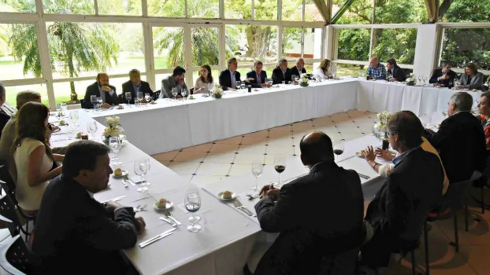 Ejemplo de diálogo: Macri se reúne con los gobernadores