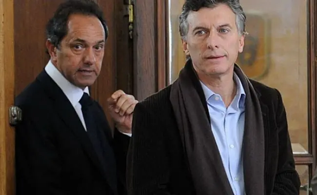 Desmintiendo: "Cristina yo te banco a muerte porque"