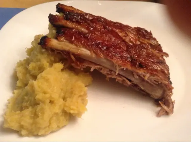 Ribs y Bondiola con Barbacoa y Puré de Batatas [Foto-Receta]