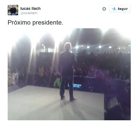 Macri usando teleprompter en su discurso!!!