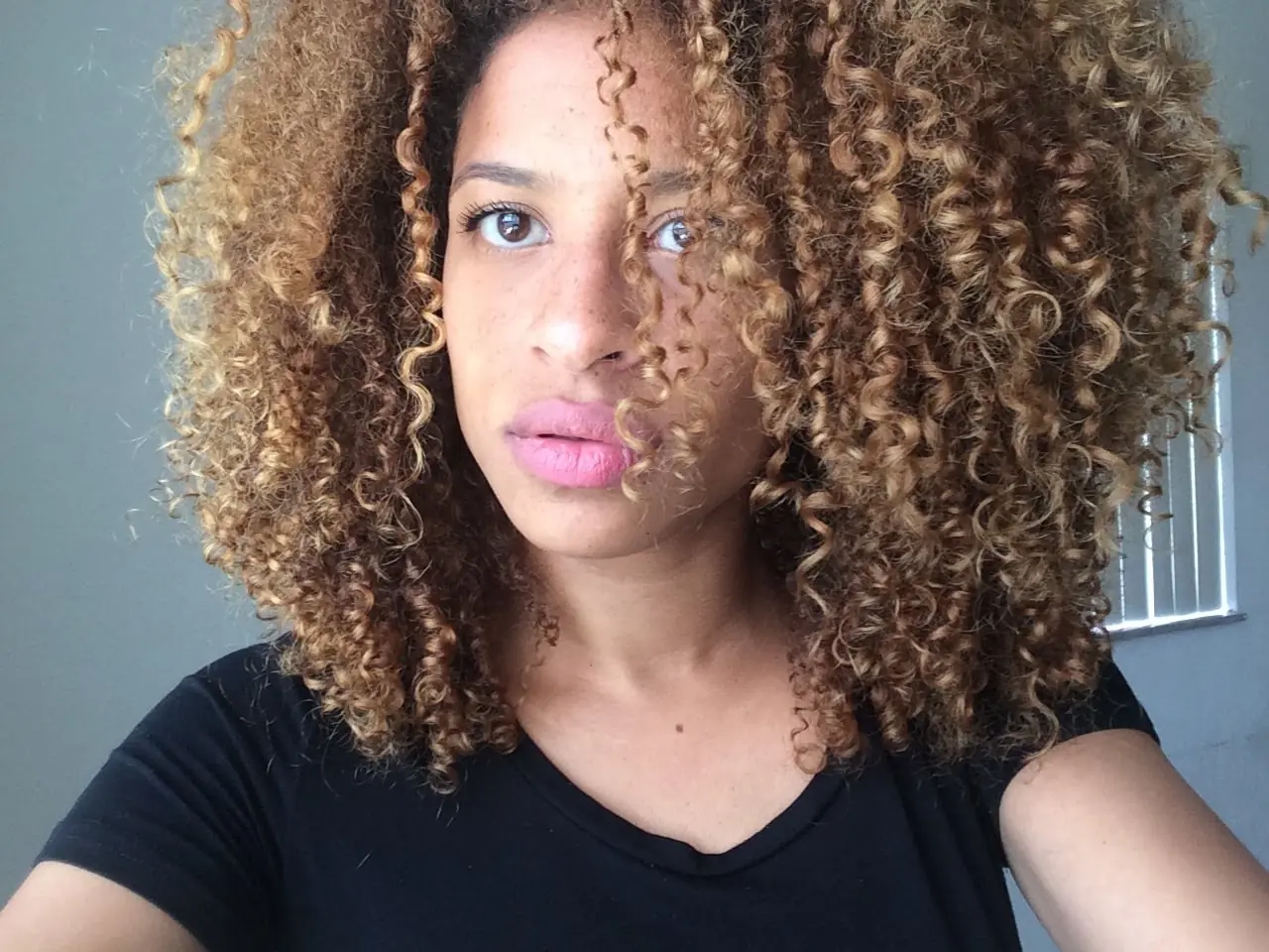 pelo rizado corto