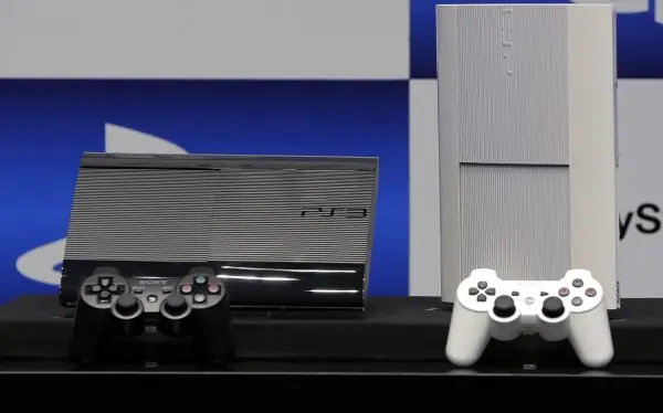 La nueva PS3, una versión más delgada y ligera de la conso