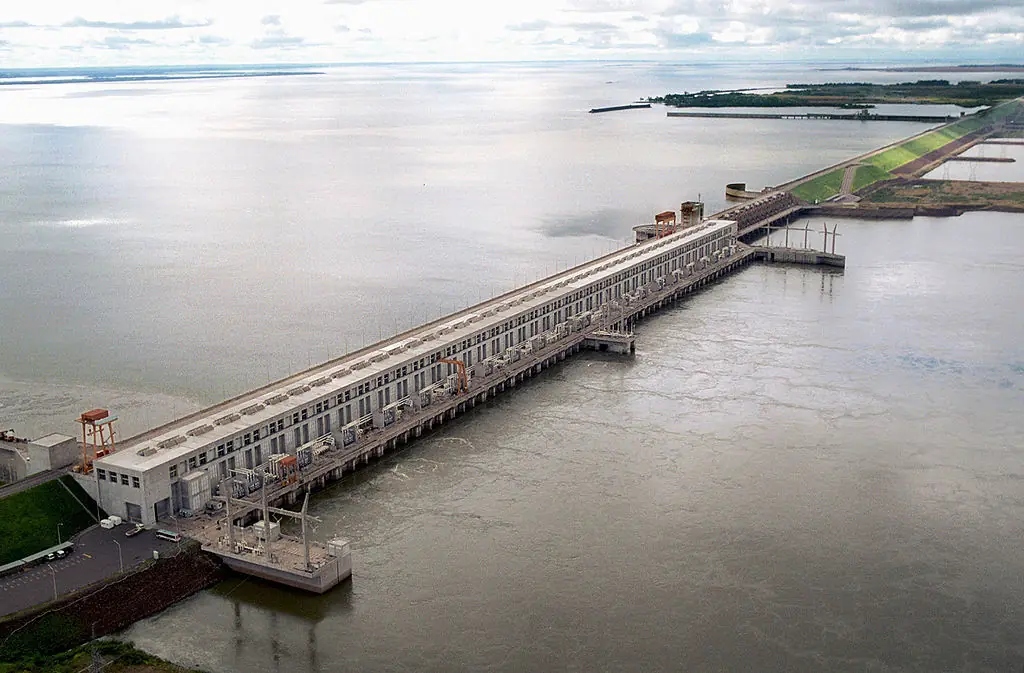 Paraguay dejará "de regalar" energía a Argentina y Brasil