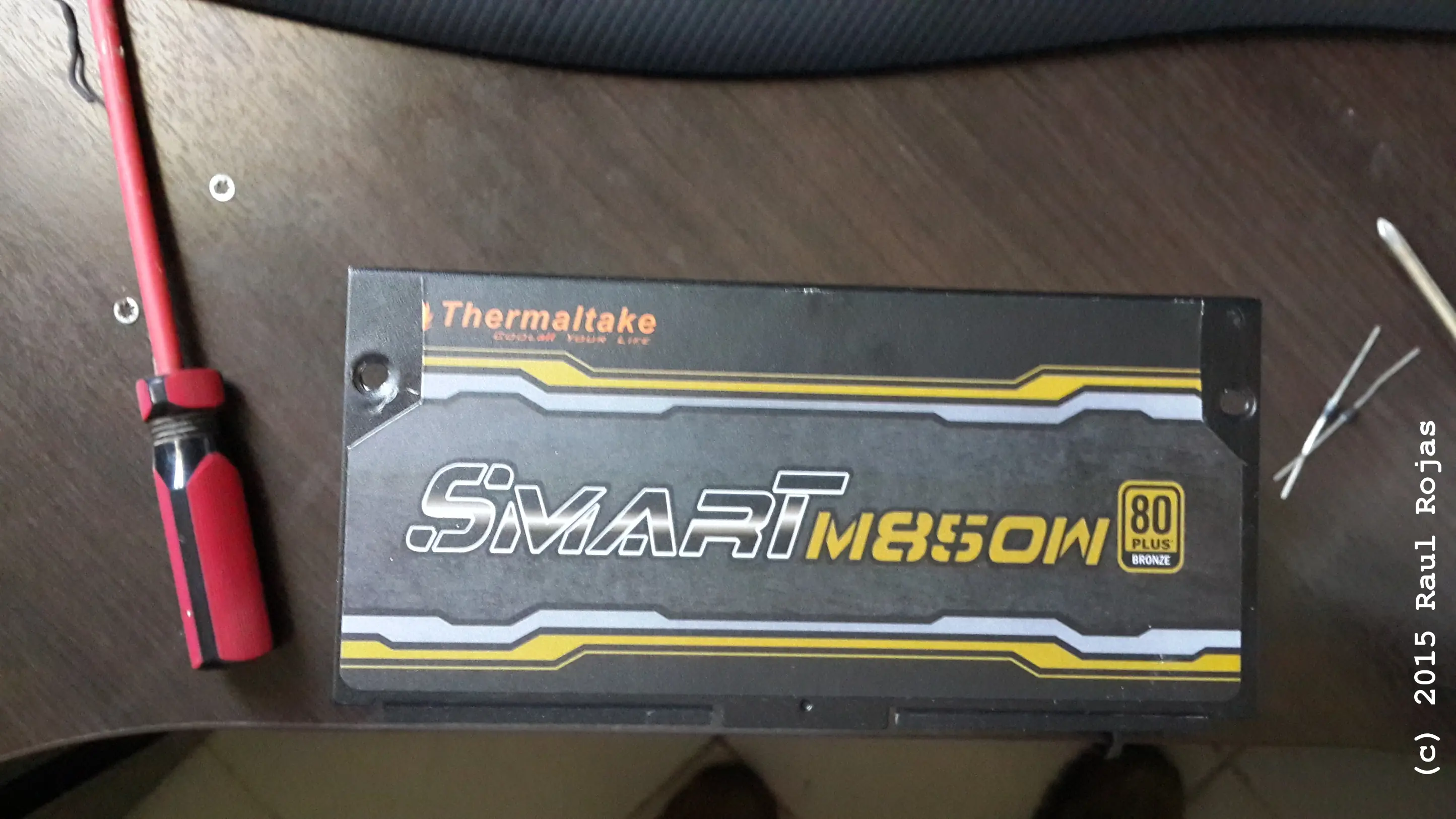Reemplazo de ventilador en fuente Thermaltake Smart M850W