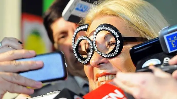 Carrió: "Están construyendo el fraude.