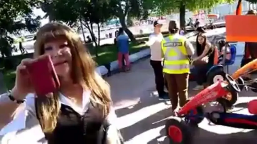 Mujer reptiliana es atropellada por niña