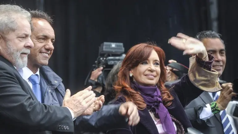 CFK preocupada x los Refugiados y acá otro Desnutrido Muerto CFK preocupada x los Refugiados y acá otro Desnutrido Muerto