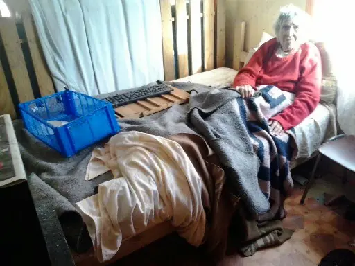 Nos denunciaron por cuidar a una abuela de 90