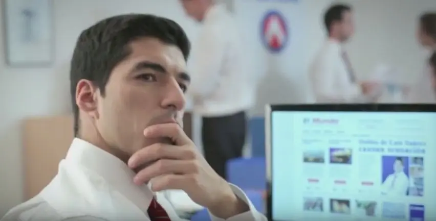 Reite con los "Dobles" de Luis Suárez en aviso publicitario