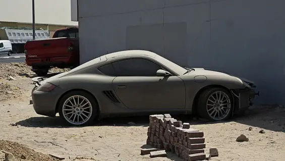 Mirá los autos que abandonan en Dubai
