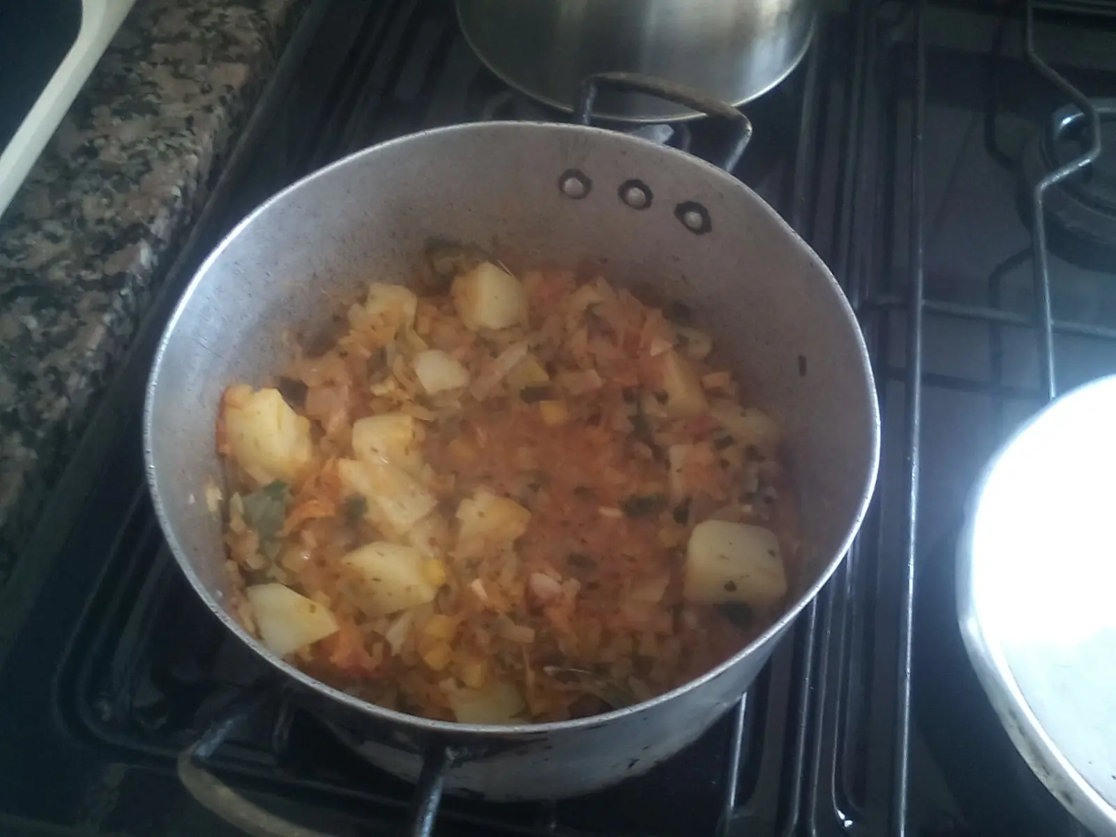 Guiso de arroz con menudo de pollo