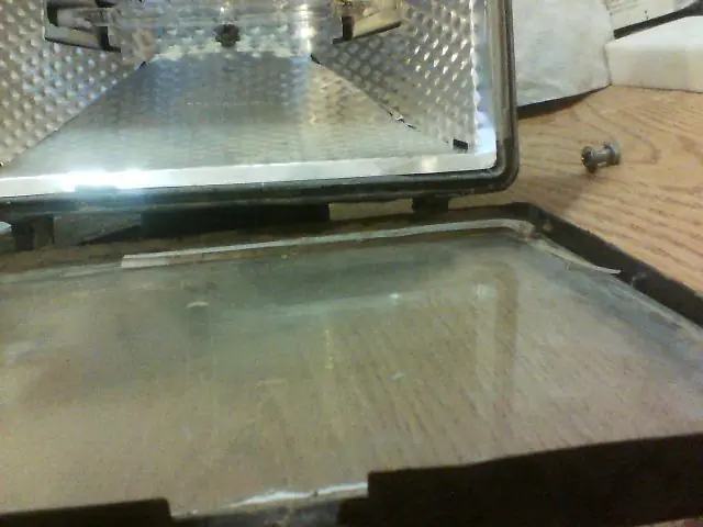 cambiar lampara halogena de un reflector