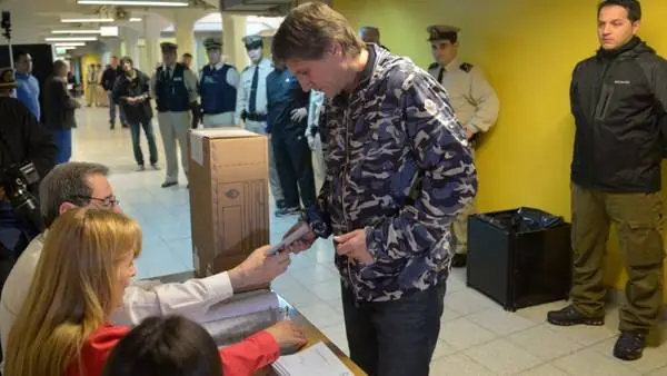 Camuflado, votó Boudou en Puerto Madero