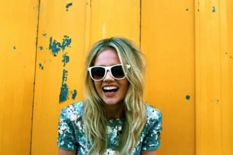 Florrie se rie de las piernas de Taylor Swift