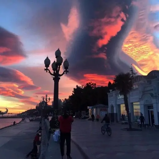 Nubes Lenticulares Gigantes en Crimea
