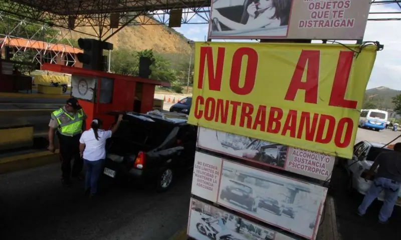 ¿Cómo funciona el bachaqueo de billetes a Colombia?