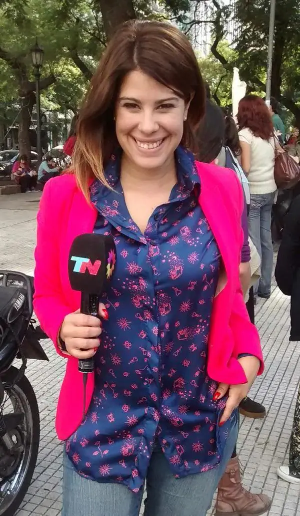 Amo a Cecilia. ( Y es la esposa de Brancatelli.)