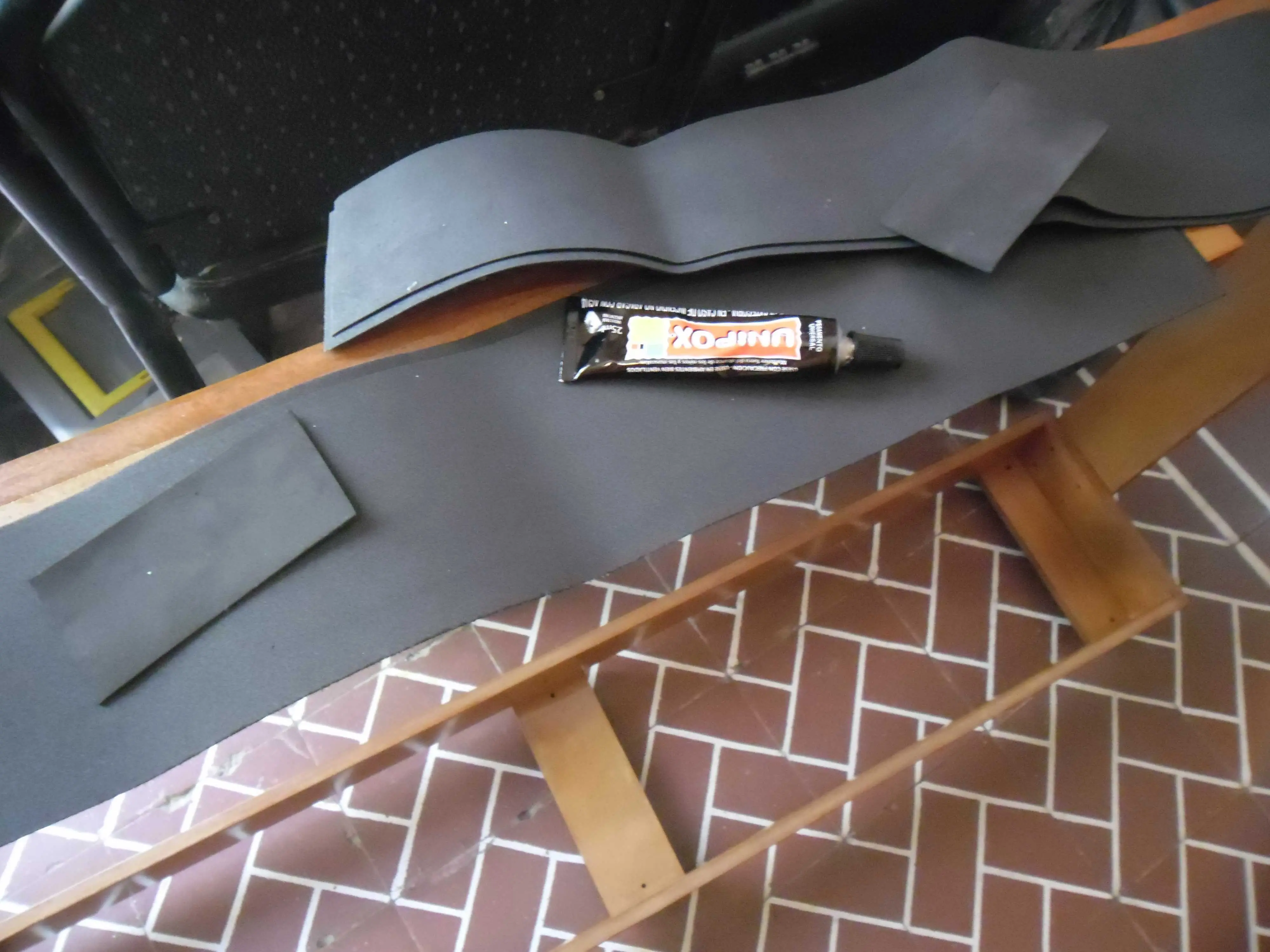 Tenes muchas guitarras? Pasa y hacete un soporte Tenes muchas guitarras? Pasa y hacete un soporte