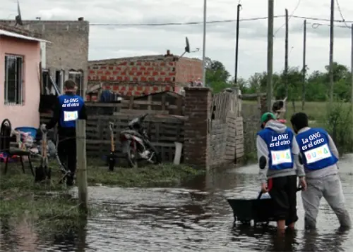 Fundación Suma colaboran con los inundados