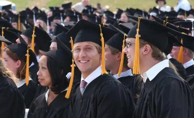 Los 15 títulos universitarios con mejores ingresos