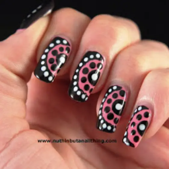 Como hacer una divertida manicura con arandelas adhesivas