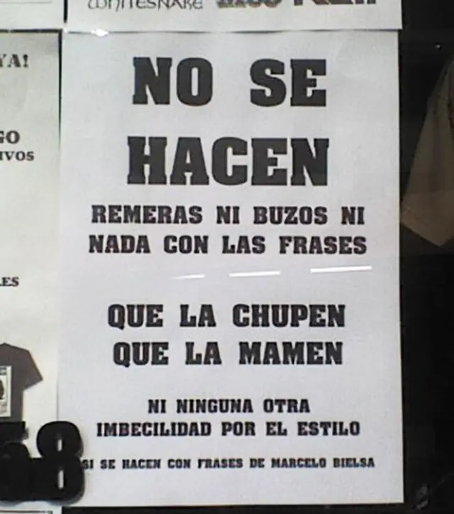 Mira lo que están estos carteles papá