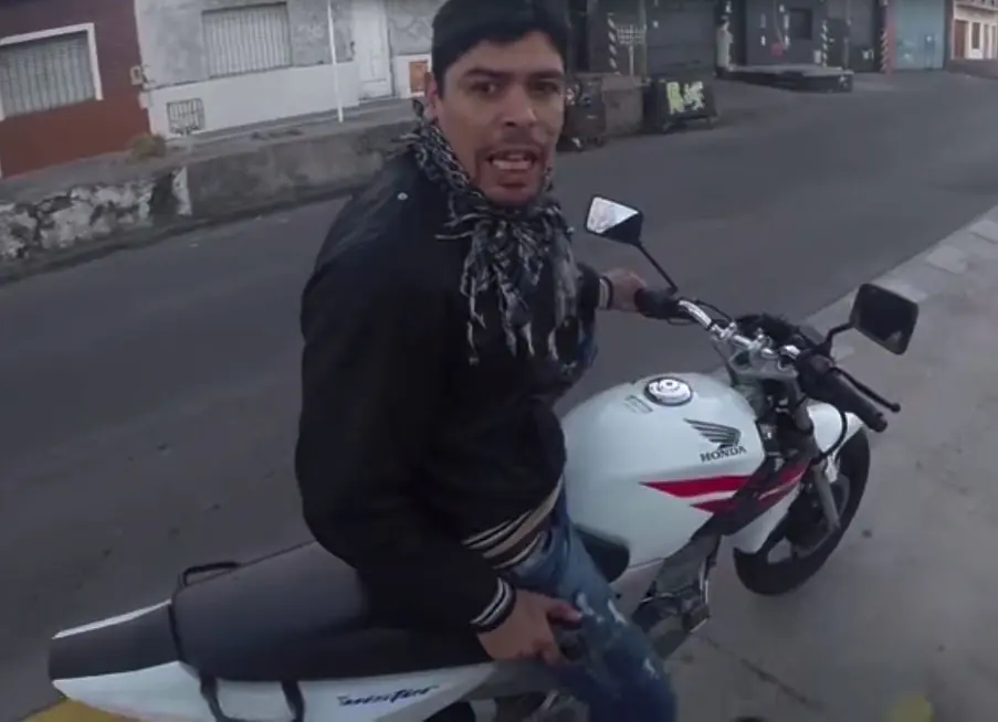 Motochorro del video:"A veces me dan ganas de irme del