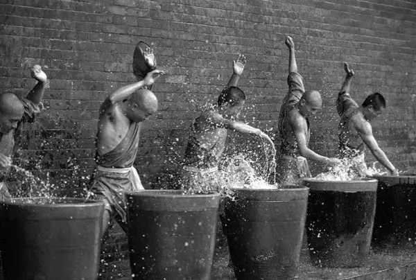 La fuerza esta en la mente: fotografías de monjes shaolin