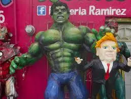 Piñatas para pegarle a Donald Trump