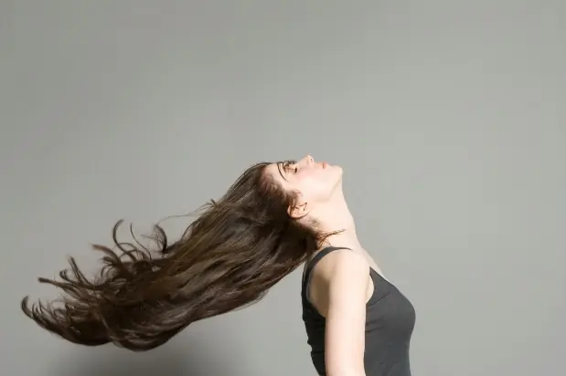 Cebolla y miel: Receta para frenar la caída del pelo