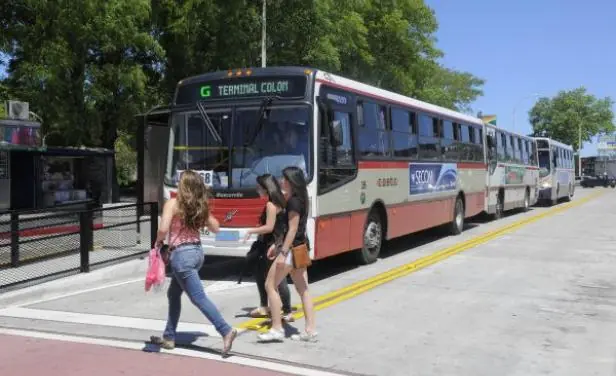 La más poderosa de Uruguay, mujer, petisa y comunista
