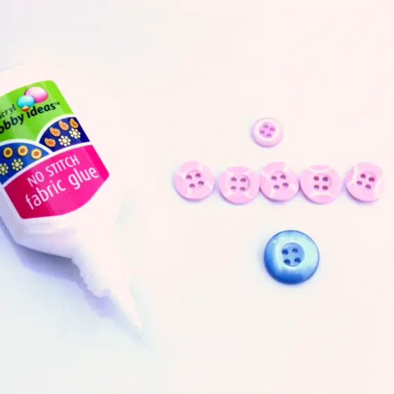 Haz coloridas flores con botones
