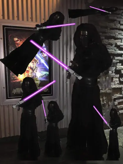 Pidió que le photoshopeen el sable de luz de Kylo Ren y...