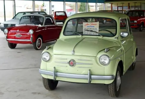 Encuentran más de 200 autos 0 km abandonados hace 34 años.