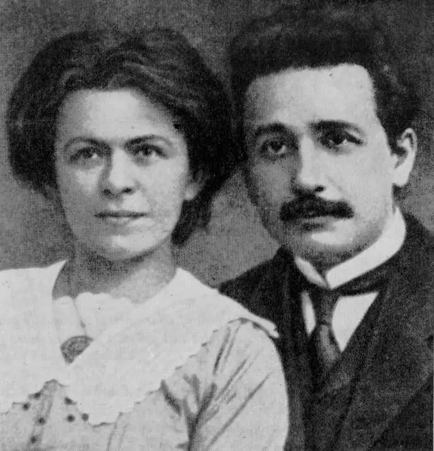 A 100 años de la Teoría de la Relatividad: Einstein su vid A 100 años de la Teoría de la Relatividad: Einstein su vid