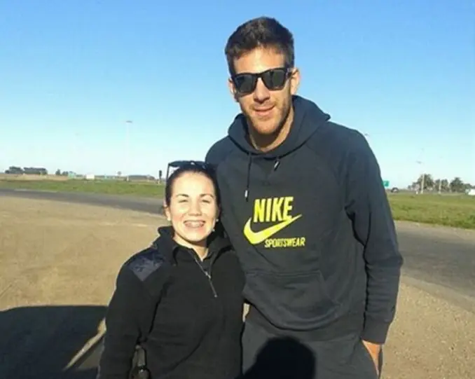 sorpresa, hacia dedo en la ruta y mirá quien la levantó