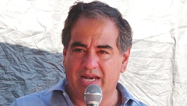 ¿Julio Martinez? ¿Ministro de Defensa? ¿Quien es?