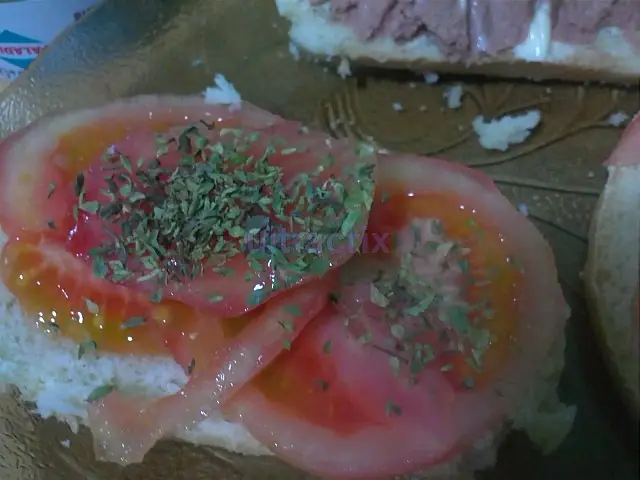 Muero de hambre, sólo tengo esto para comer y te lo muestro Muero de hambre, sólo tengo esto para comer y te lo muestro