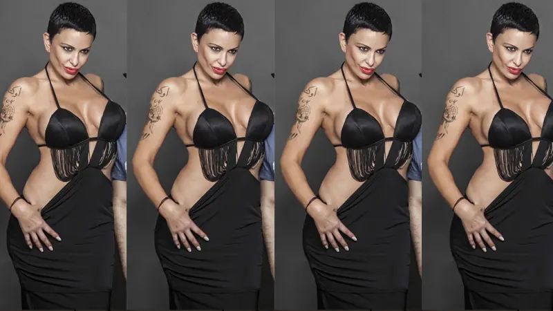 DAniela Cardone semi desnuda DAniela Cardone semi desnuda
